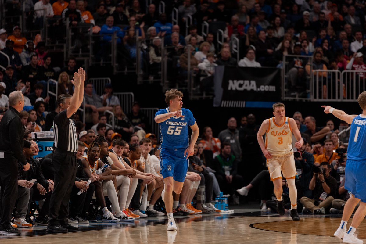 📸Scenes from the first half:
Jays lead 35-34