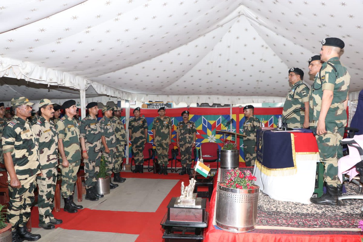 Sh Ravi Gandhi ADG(EC) Kolkata in presence of Sh Dinesh Kumar Yadav, IG #BSF Guwahati Ftr chaired Prahari Sammelan at BOP on Indo- BD international border, interacted with troops and applauded the tireless efforts of #Bordermen in securing the borders of the nation.