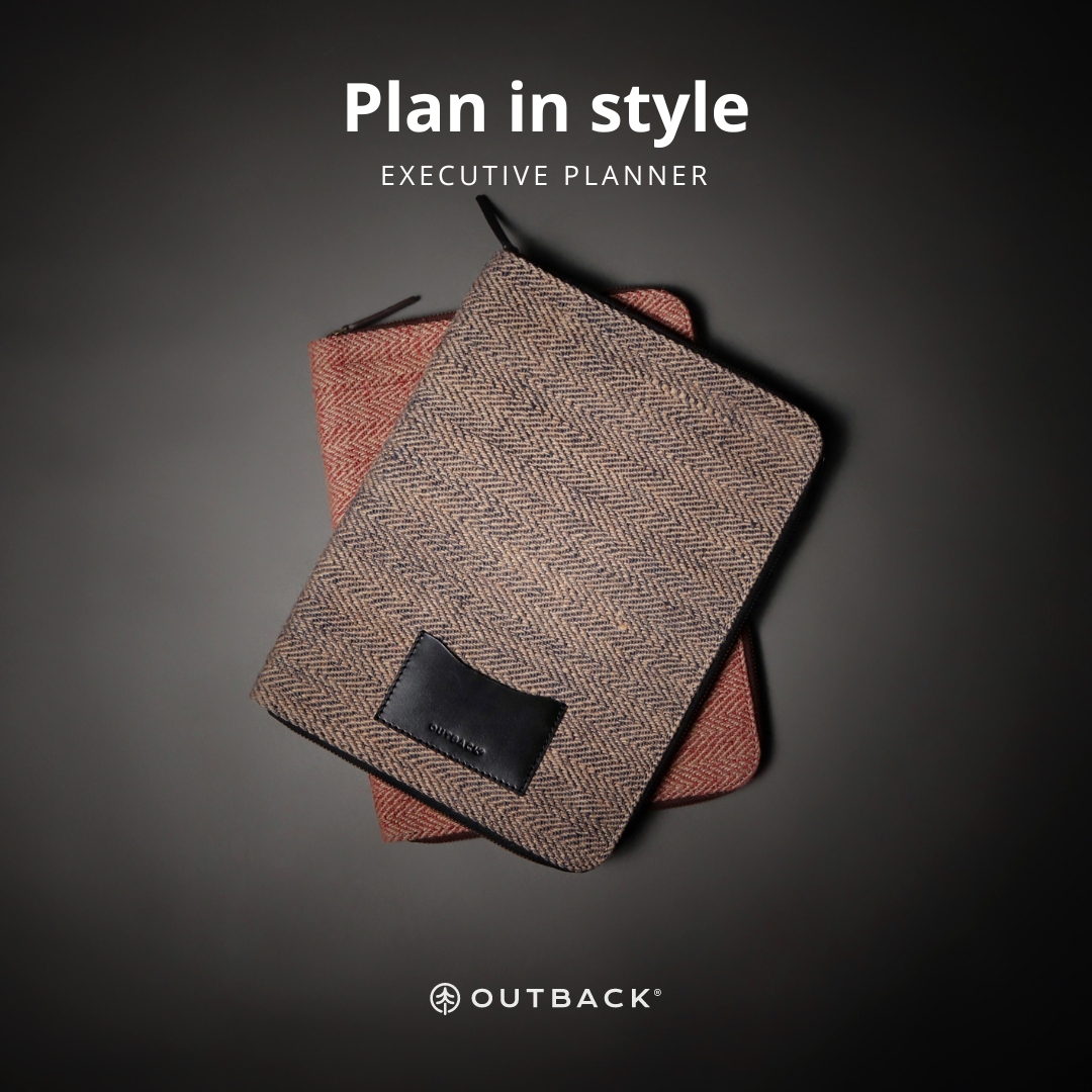 Your on-the-go office upgrade awaits! Our executive planner combines durability with style, keeping essentials safe and accessible wherever your day takes you.

Available in two different colors.

#outbackworld #outbackobsessed #gooutmuch #leathersleeve