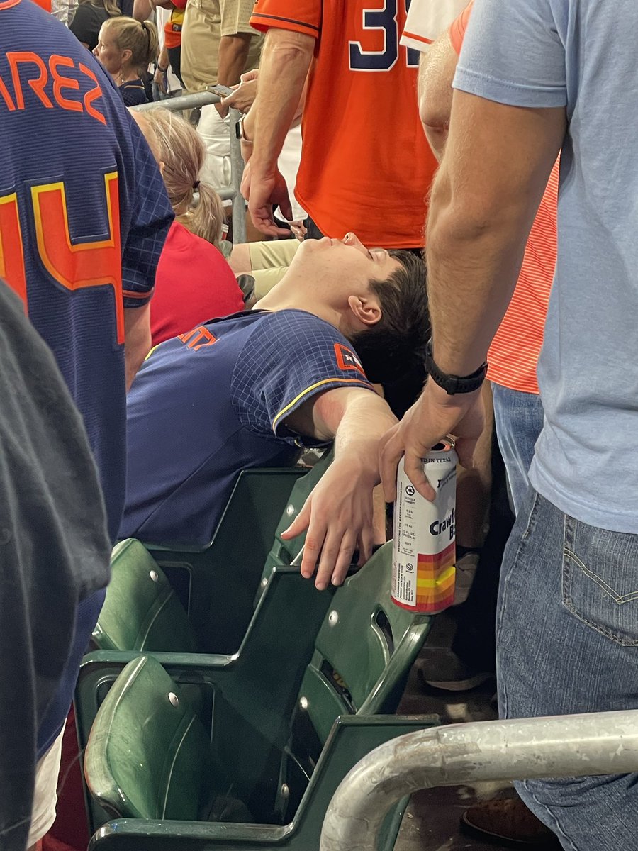 cdaun19's tweet photo. @astros @MinuteMaidPark I wish I could say that my family had a great experience at tonight’s game against the @Yankees. Multiple fights, people well over served and passed out in their seats. I’m all for fun at the ballpark, but tonight was a joke for both teams. https://t.co/RCLeMPsWGW