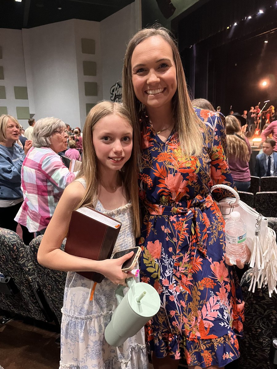 HarrellRSMS's tweet photo. I’ve been invited to ball games, been invited to performances, but my favorite is being invited to church! #fridaysgoodbecausesundayscoming https://t.co/vDD9HCiyfS