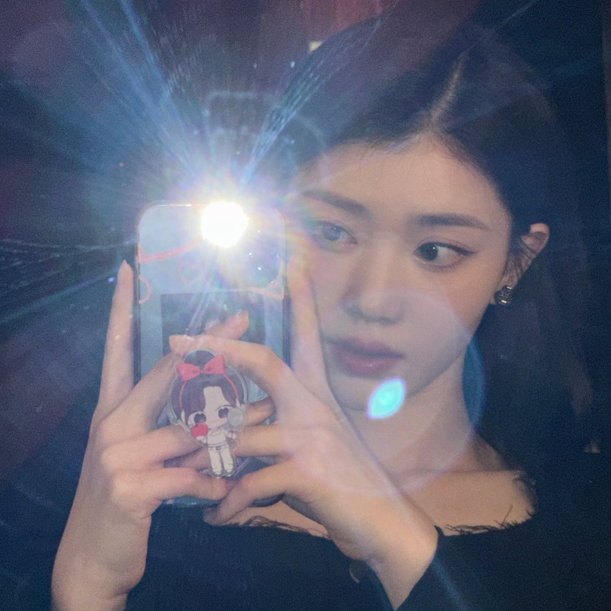Mirror mirror in the wall, here’s a selfie to capture it all! 📸✨