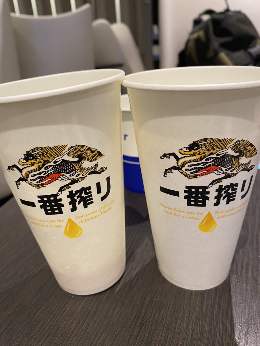REG41's tweet photo. やはり空港✈️の朝ビール🍺が好きだ。 https://t.co/CoPlJQGGgD