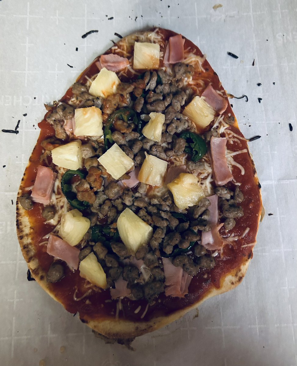 _blue42's tweet photo. Since I’m making people mad today here’s pineapple on a pizza
#NotKeto #CheatMeal https://t.co/Zjs6lnirfg