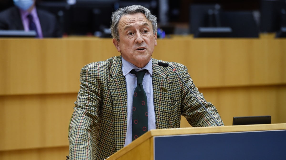 FonsiLoaiza's tweet photo. El entrenador Radomir Antic fue condenado en 2003 con 12.000€ por decir "es un hecho que Hermann Tertsch es un nazi de toda la vida". Prefirió pagar la multa y murió sin pedirle perdón jamás a este ultraderechista de VOX que entonces era el subdirector de El País. Muy grande. https://t.co/ey2WFvL1Xm