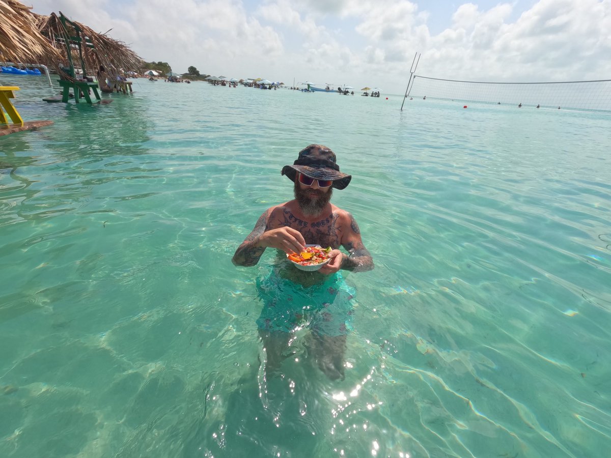 JonnyDecember's tweet photo. Eating #conch #ceviche at #SecretBeach listening to @pianomattyb and Kyle Mac on my speaker. Happy #GoodFriday #PianoCrew https://t.co/c0pYeDPGW6