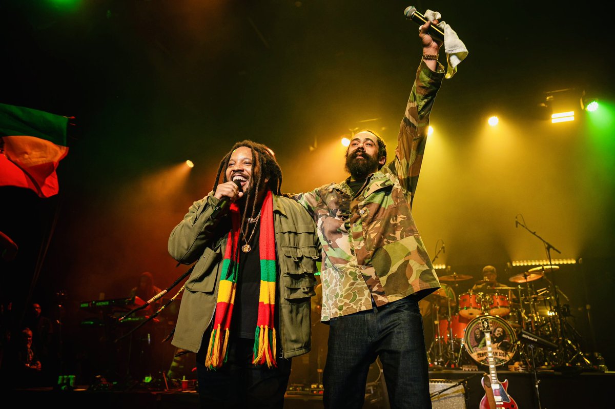 Good vibrations with @stephenmarley & @damianmarley for opening night at @BklynParamount ❤️💛💚 

🦁 Don’t miss the final 2 shows of the #TrafficJamTour TONIGHT 3/29 in Detroit and TOMORROW 3/30 in Chicago!!
‌
📸 #tizzytokyo #stephenmarley #damianmarley #reggae #silverbackmusic