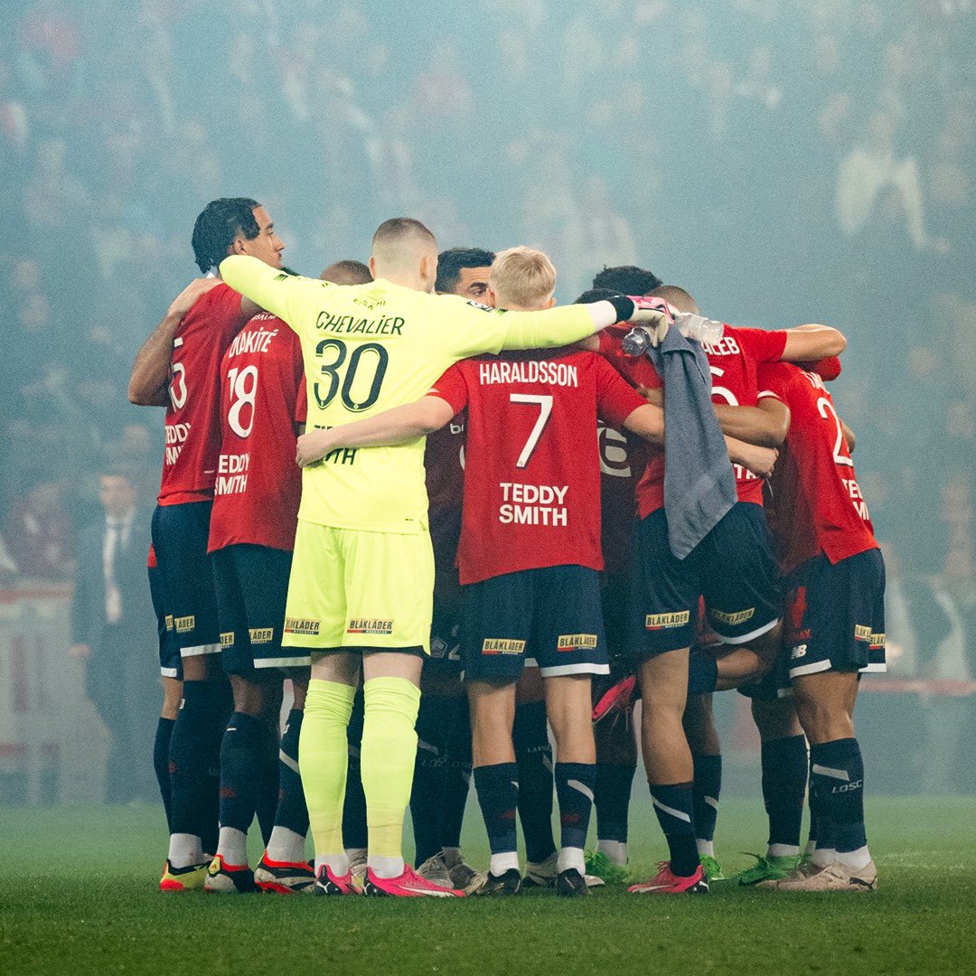 Quelle ambiance ce soir !  Cette victoire importante contre nos rivaux nous maintient sur la bonne voie.  Nous avons besoin de ce formidable soutien jusqu’à la fin de la saison. 🙌🏼