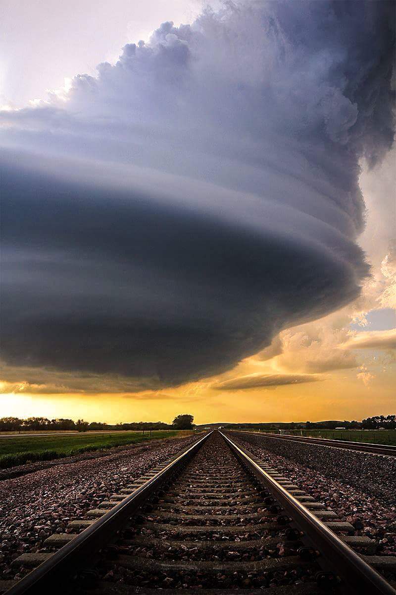 Exist2Chase's tweet photo. 05.26.2013 Broken Bow, Nebraska.
Stacked like the pancakes at iHop. Took forever for the inversion to erode this particular afternoon, but when it did a sight of true beauty was behold.
Appreciate all my new followers πͺοΈ.
#Exist2Chase. https://t.co/XtxPBQpBWL