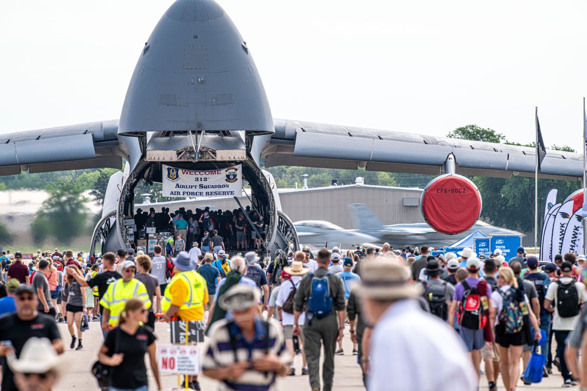 jmrutl01's tweet photo. #fighterfriday coming at you from #oshkosh 2023
#superhornet #c5 #supergalaxy #eaaairventure #thisisflight #avgeek #nikon #airventure #staticdisplay https://t.co/p3jSb03bwo