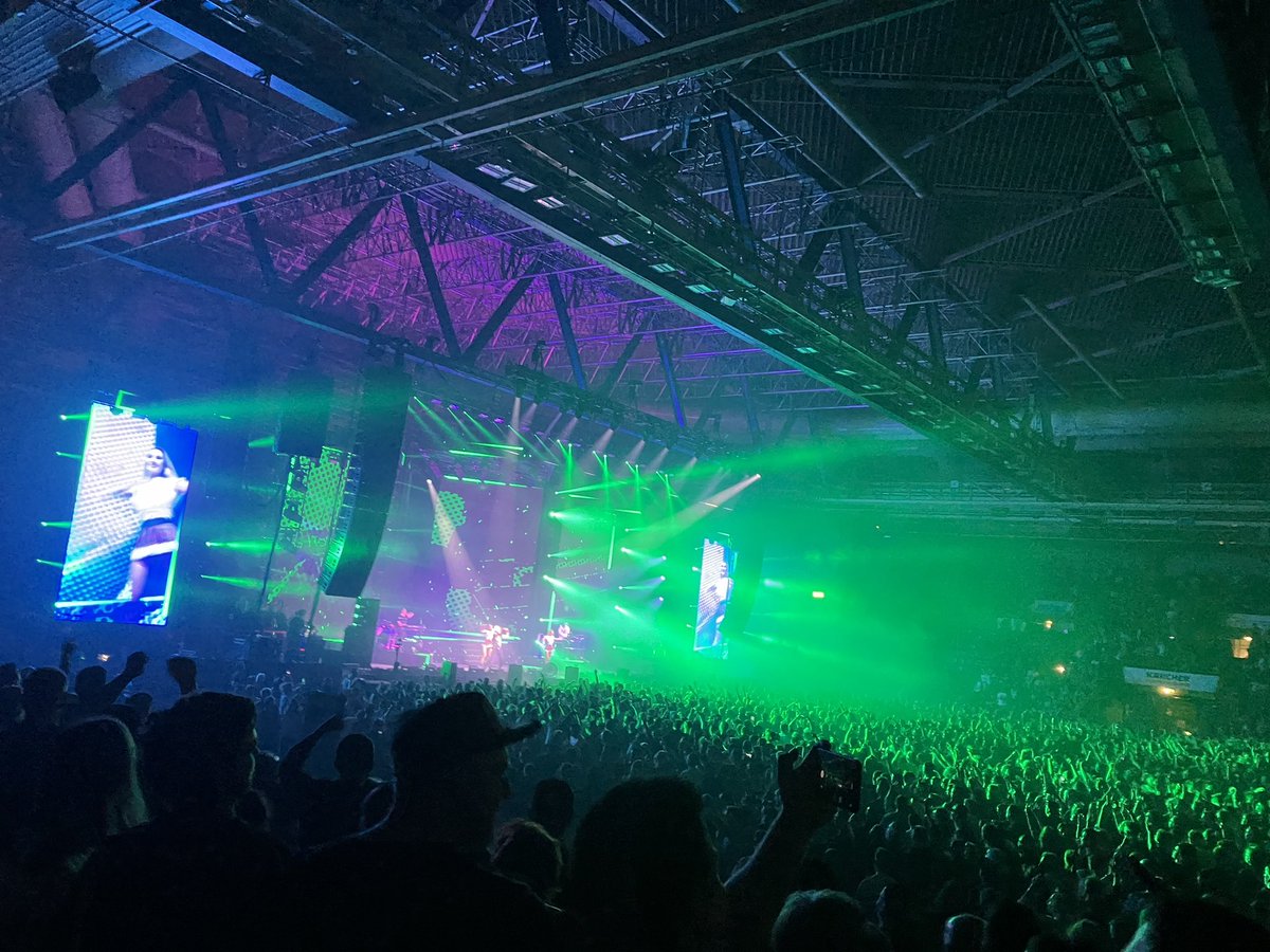 Papamicha007's tweet photo. 2/Das Konzert von #Scooter gestern in #Stuttgart (#Tourauftakt) war echt #MEGA #EPIC - HP #Baxxter hat es immer noch voll drauf trotz seinen 60 Lenzen - Wahnsinn 😎 #Wicked #TechnoIsBack #AlwaysHardcore #InRaveWeTrust #GodSaveTheRave #HyperHyper #RespectToTheManInTheIcecreamVan https://t.co/I7Edwtxyx6