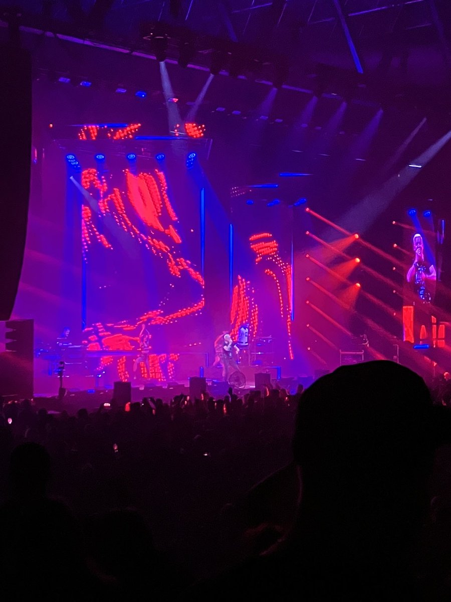 Papamicha007's tweet photo. 2/Das Konzert von #Scooter gestern in #Stuttgart (#Tourauftakt) war echt #MEGA #EPIC - HP #Baxxter hat es immer noch voll drauf trotz seinen 60 Lenzen - Wahnsinn 😎 #Wicked #TechnoIsBack #AlwaysHardcore #InRaveWeTrust #GodSaveTheRave #HyperHyper #RespectToTheManInTheIcecreamVan https://t.co/I7Edwtxyx6