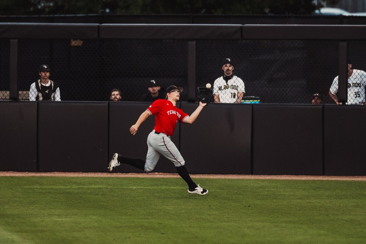 TTU_Baseball's tweet photo. Where he caught it. 
Where the throw ended up. 

HOW @OwenWashburn25 https://t.co/fpy2YOW5b9