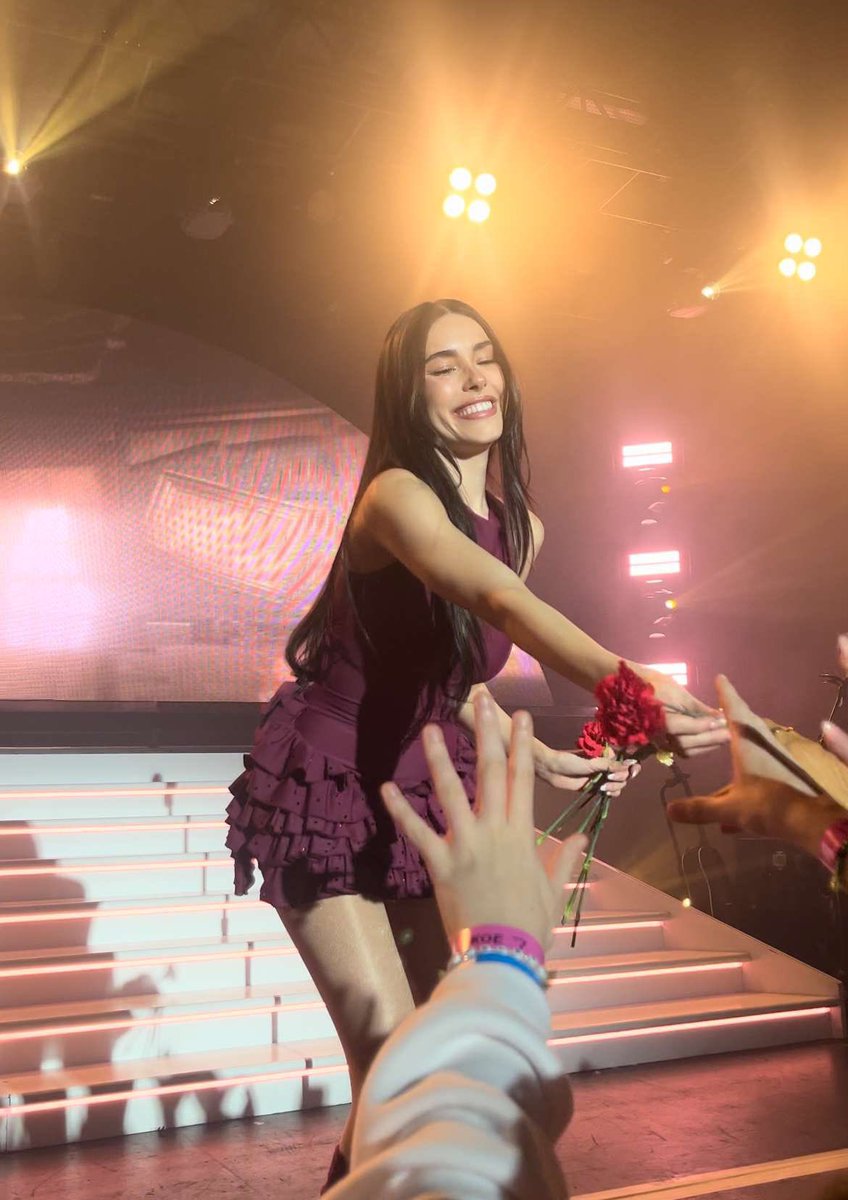 MadisonNationHQ's tweet photo. 📸 New Photo of @madisonbeer performing in Liverpool 🌷@madisonbeerhq #madisonbeer #SpinninTourLiverpool https://t.co/CyT8GeDoxo
