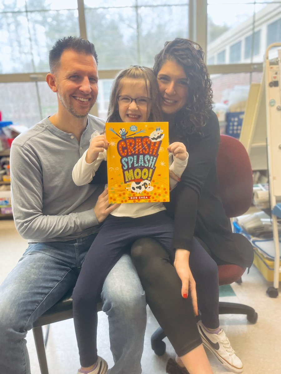 A fun Duo Mystery Reader team this morning (mom & dad) reading a hilarious story to the minions! Little E. was thrilled by the surprise! #LittleSchoolBigHeart #LGN #Kindergarten