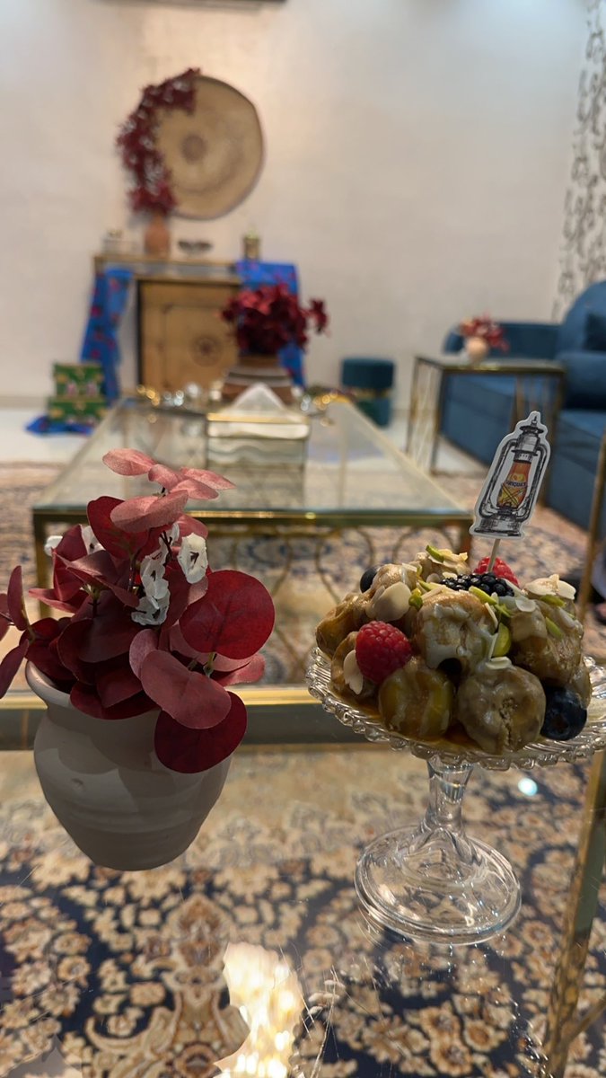 لا تشدون سروجكم  على غير الأصيل..
ترى مقعد السرج على ظهر الردي مايل..

منقول*