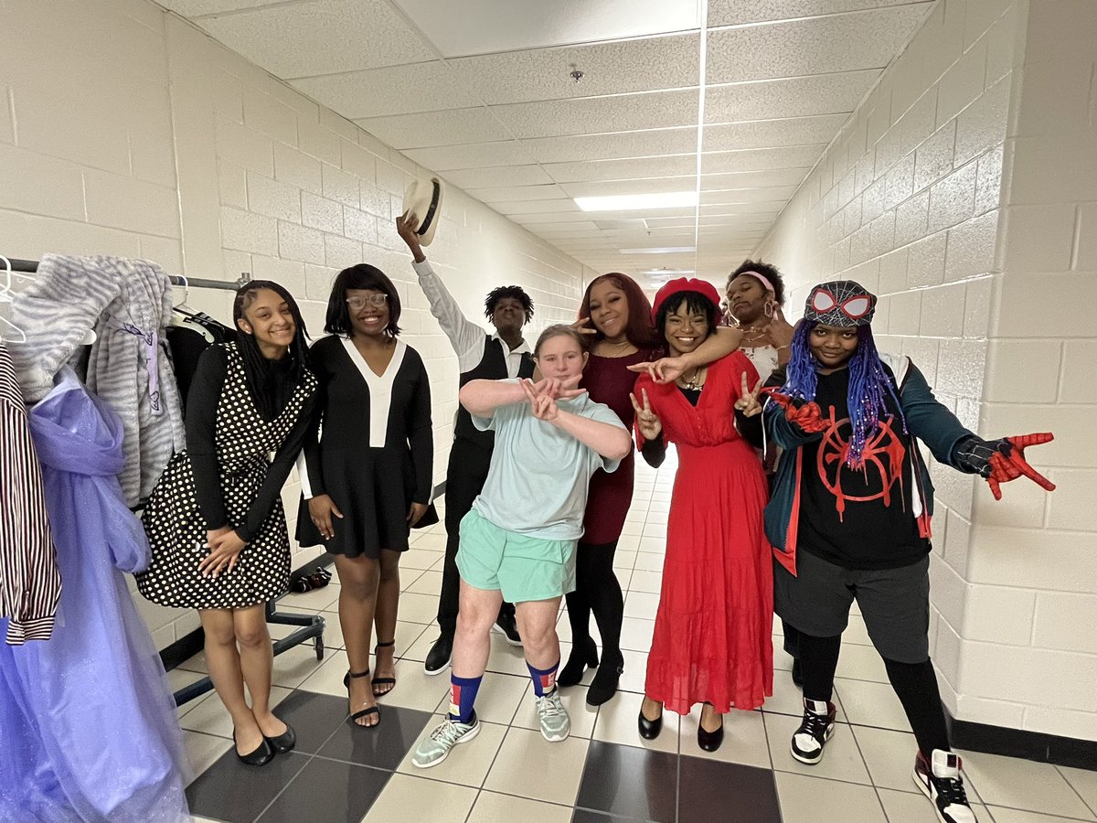 ShilohGenerals's tweet photo. Day 146 - 🎭 Shiloh OnStage Senior Night was amazing, and we couldn’t be prouder of seniors, Lailah Lyons and Jayden Wise, who produced the show! 🫡🫡 #180DaysofPRIDE #ShilohOnStage #SeniorNight #Salute https://t.co/MhjdAg9WTF