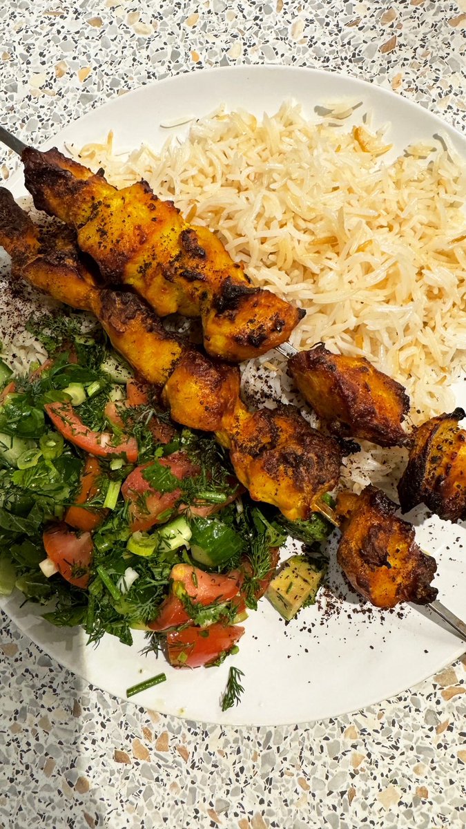 Transport your taste buds to #Afghanistan with this mouthwatering dish! Afghan chicken kebab served alongside aromatic rice and a salad creates a symphony of flavors and textures. 😋 #AfghanCuisine #KebabLove #HealthyEats