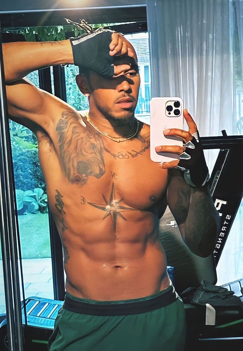 graceslec's tweet image. normalize prioritising lewis hamilton over family. blood might be thick but it’s not thicker than these abs