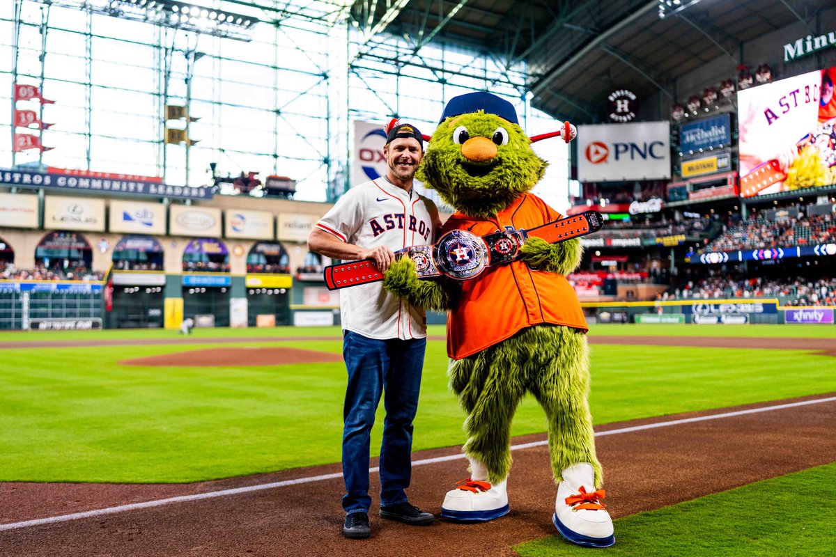 astros's tweet photo. World Series Champion 🤝 @WWE Personality

Thanks for coming out to @MinuteMaidPark to receive your WWE Title Belt &amp; throw out the first pitch, Josh Reddick! https://t.co/0Hz6B0wJuf