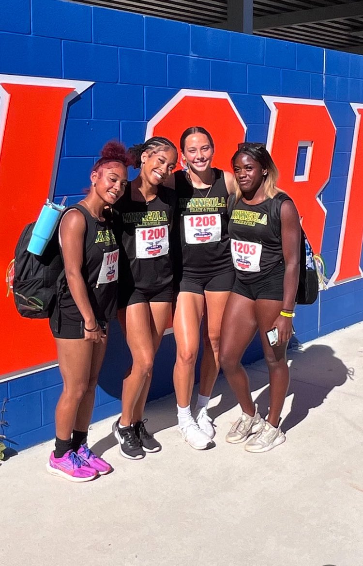 Season best 4:08.75 in the 4x400 for these ladies at UF Relays💪🏽💪🏽💪🏽 I see more time coming off💚💛 #Hawksspeed @Victori82104598 @isabelle_hutch2 @rileythomaselli @Kamia_magloire