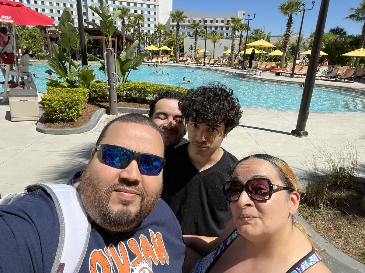 Nini9706's tweet photo. When your soon to be 18 year old says he wants to spend his birthday at Universal Orlando, what do you do, book it!!!! #universalORL #familyvacation https://t.co/IDo1tsEWg2