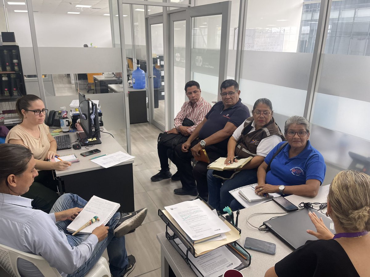CeibosLos's tweet photo. Como parte del Comite de Salud CAI 3, partícipe de una reunión con la Coordinadora Zona 5 de Salud Dra. Ana María Murillo, @Salud_Ec , verificando el funcionamiento del sistema de agendamiento de citas médicas, reponteciacion de centros de salud y demandas ciudadanas de Milagro. https://t.co/g9xPjc6XSg