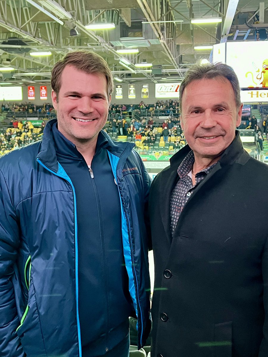 Avec mon homologue maire de Shawinigan, nous vous souhaitons à tous une excellente série @TigresVicto vs. @Cataractes_Shaw. Que le meilleur gagne 😀 @LHJMQ