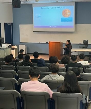 DEASANDIEGODiv's tweet photo. #DYK that juveniles are being asked to smuggle drugs across the border and being told there will be no consequences? Today the #DEASanDiego and our partners at @SDCAnews, @SDDistAtty, @HSISanDiego, and @CBPSanDiego spoke with students about the dangers &amp; consequences of smuggling https://t.co/WKMnrtipGD