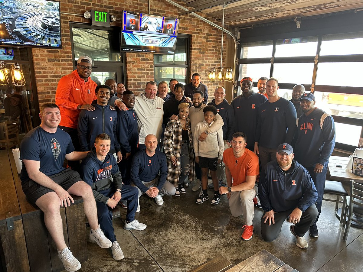 It was good to get back to champaign today. I had an amazing time!! @coachjstepp @patricketherton @BarryLunneyJr @BretBielema @EDGYTIM @IlliniFootball