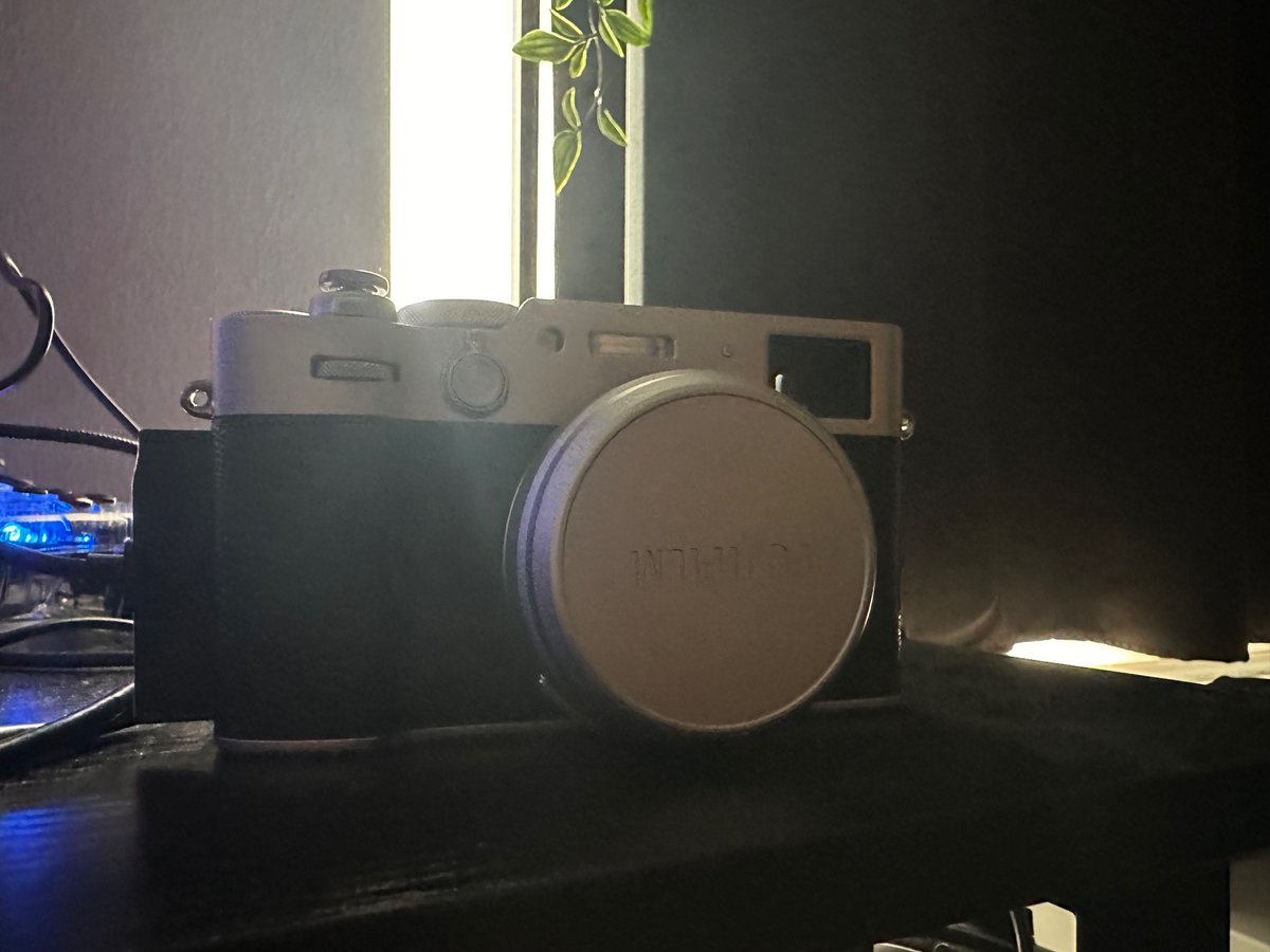 SkyIsTumbling tweet media