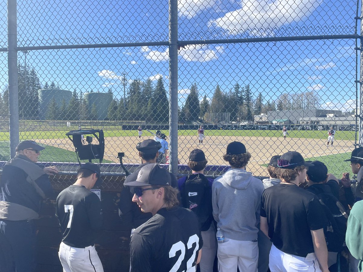 Always great when @LSHSVikingsBSB comes out to support @Lshsviksb     Vikings Softball 🥎 with a big win over Cascade 10-0.   #wervikings #Govikings @lssd @LSHSVikingPrin @LSHSConnect