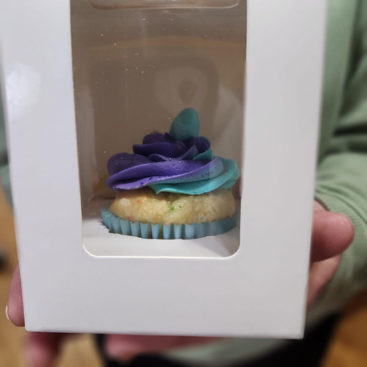 StreetTeamSJ's tweet photo. Tonight’s team made and served a great homemade turkey to our unhoused friends. Thank you also to the family who made gorgeous cupcakes and fun treat bags. https://t.co/RzgIpYgFlx