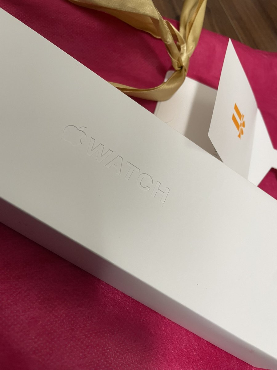 おはよぉ♡
昨日ほしい物リストから
Apple Watch届いた♡

紳士すぎる♡
プレゼントくれた人には
ポストでは載せてないお礼渡してるよ♡