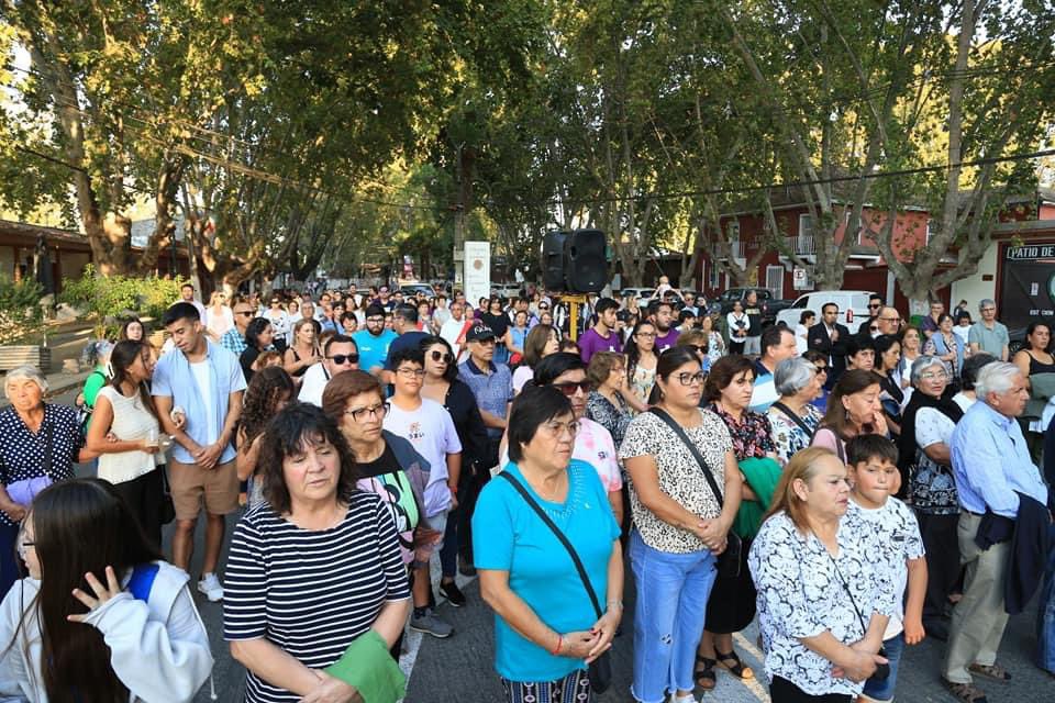 Como cada año, participé del tradicional Vía Crucis ✝️ de Semana Santa 🕊️. Han sido días difíciles para nuestra comuna y en estos tiempos sabemos que Dios está aún más presente. 

Que estos días sean de reflexión, paz y momentos especiales junto a nuestros seres queridos.