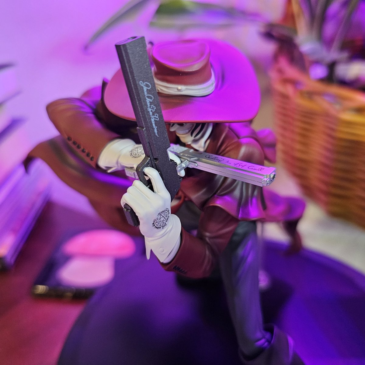 SerenchiStuff's tweet photo. Alucard finally arrived. I'm happy with him, but his face is a little off and he's base is ridiculously large. 
---
#alucard #hellsing #gsc #POPUPPARADE #figure #collection #collectibles https://t.co/qrpb0Y5G4N
