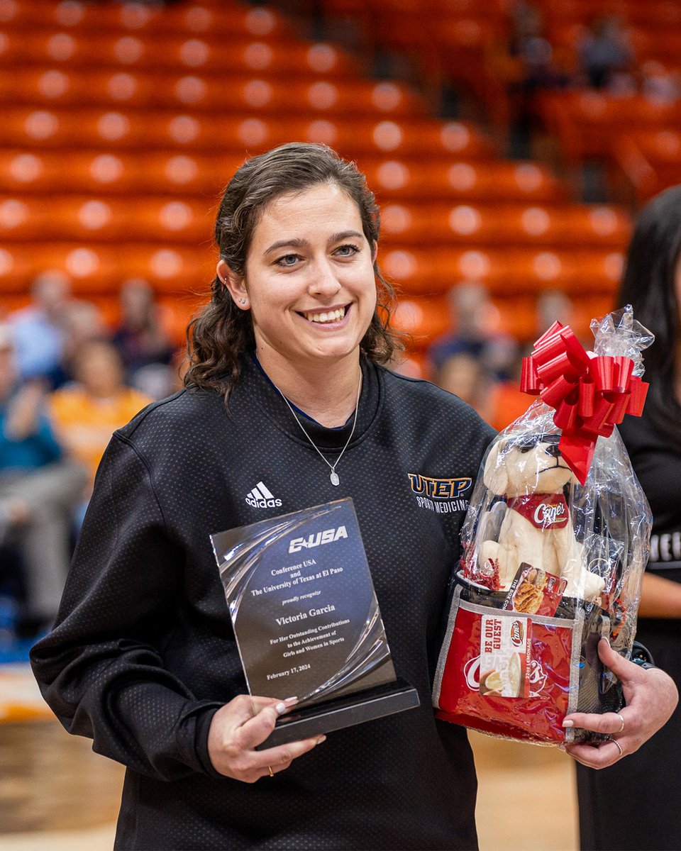 We want to give a huge shout out to our Athletic Trainer and Associate Director of Sports Medicine, Victoria Garcia! 🤙 Thank you for everything you do to help keep our team safe and healthy! 🧡💙 Also a special thanks to our student athletic trainers for everything you do!