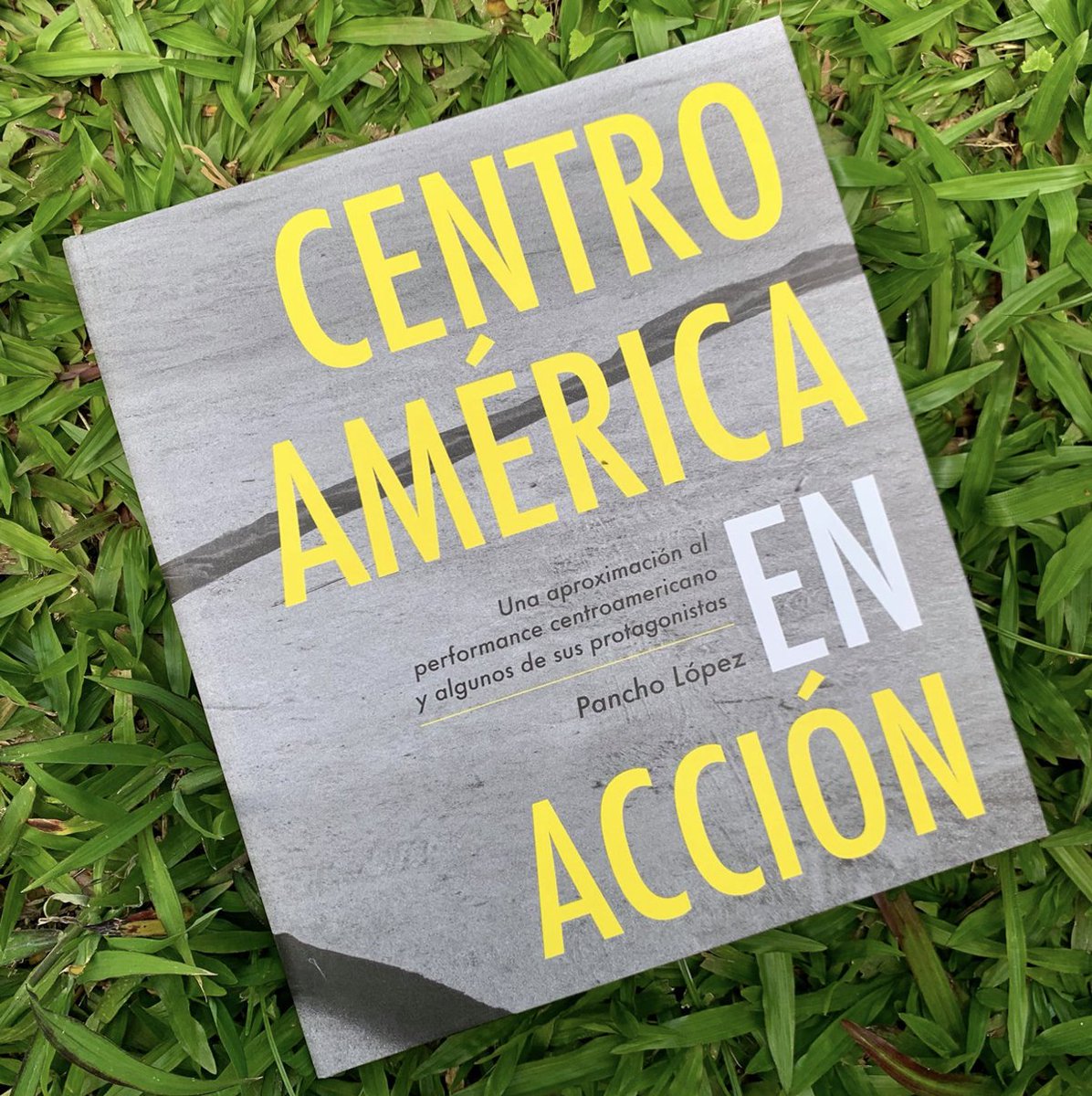 masterlitho's tweet image. Centroamérica en Acción.
Fue un libro hecho para el Museo de Arte y Diseño Contemporáneo. 
Un recorrido historiográfico del performance y los y las artistas que lo practican en la región centroamericana.
#ImpresoEnMasterlitho