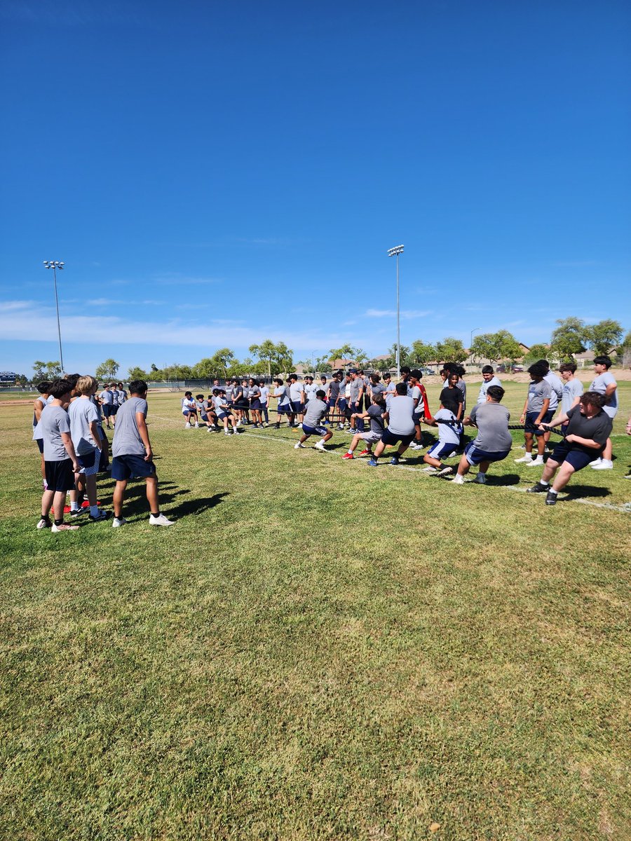 KellisFootball's tweet image. Congratulations to @adrianrojo85's squad for winning tug-o-war and @RonaldCoty2's squad for winning the dance battle!

#CompetitionFriday

#MTC #T1