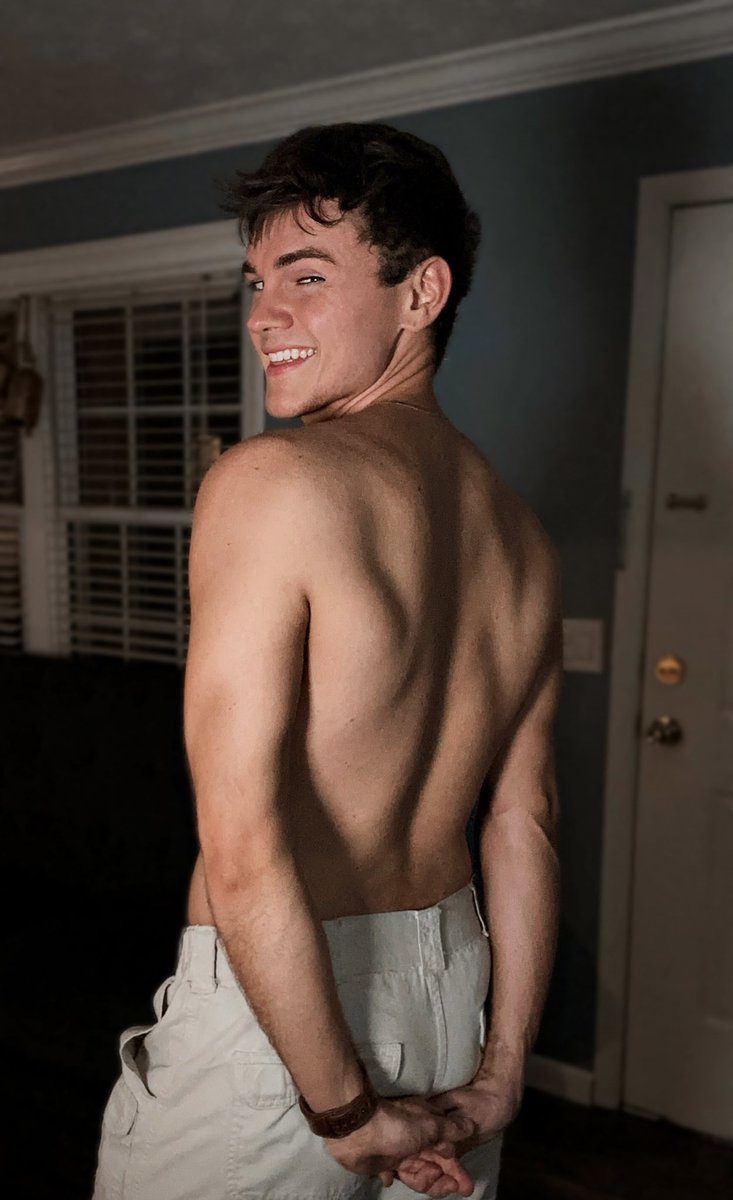 realtatehoskins's tweet photo. back shots https://t.co/J8QXpgpYdv