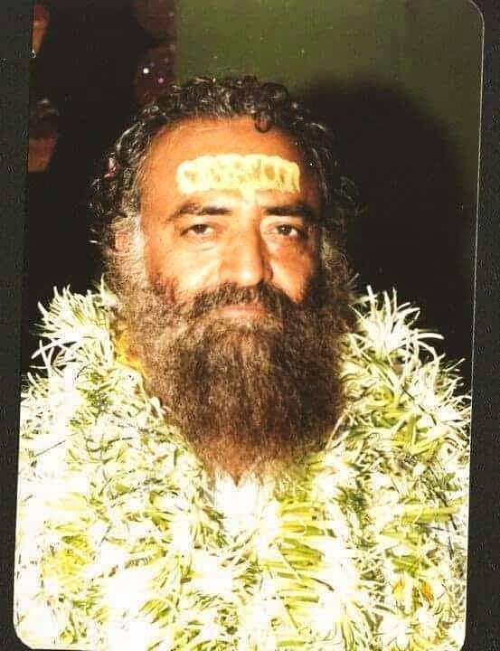 प्रतिकूल परिस्थितियों से विवश होकर अपने कर्तव्य का परित्याग करना कदापि उचित नहीं है। कर्तव्यनिष्ठ व्यक्ति प्रतिकूल परिस्थितियों को भी अपने कर्तव्य पालन का साधन बना लेता है। यह मन की प्रसन्नता से ही संभव होता है।
- पूज्य संत श्री आशारामजी बापू
#AsharamjiBapuQuotes
Sant Shri