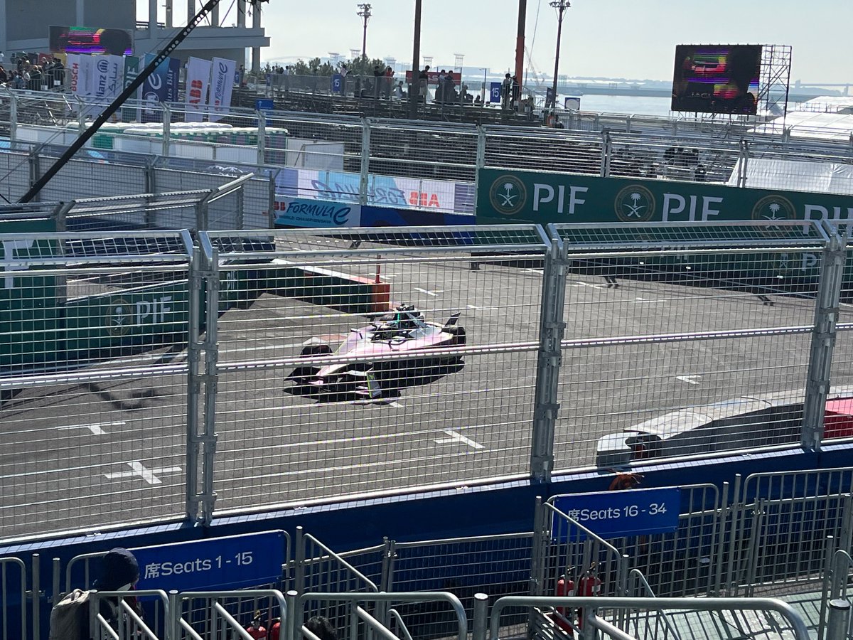 CraigsCache's tweet photo. Does a 1.6mile street circuit count #shorttracksaturday ?
Some Saturday Afternoon(13h time difference) racing in the streets of Tokyo🏁 @FIAFormulaE
@ThePostman68 https://t.co/et7NFA61kz