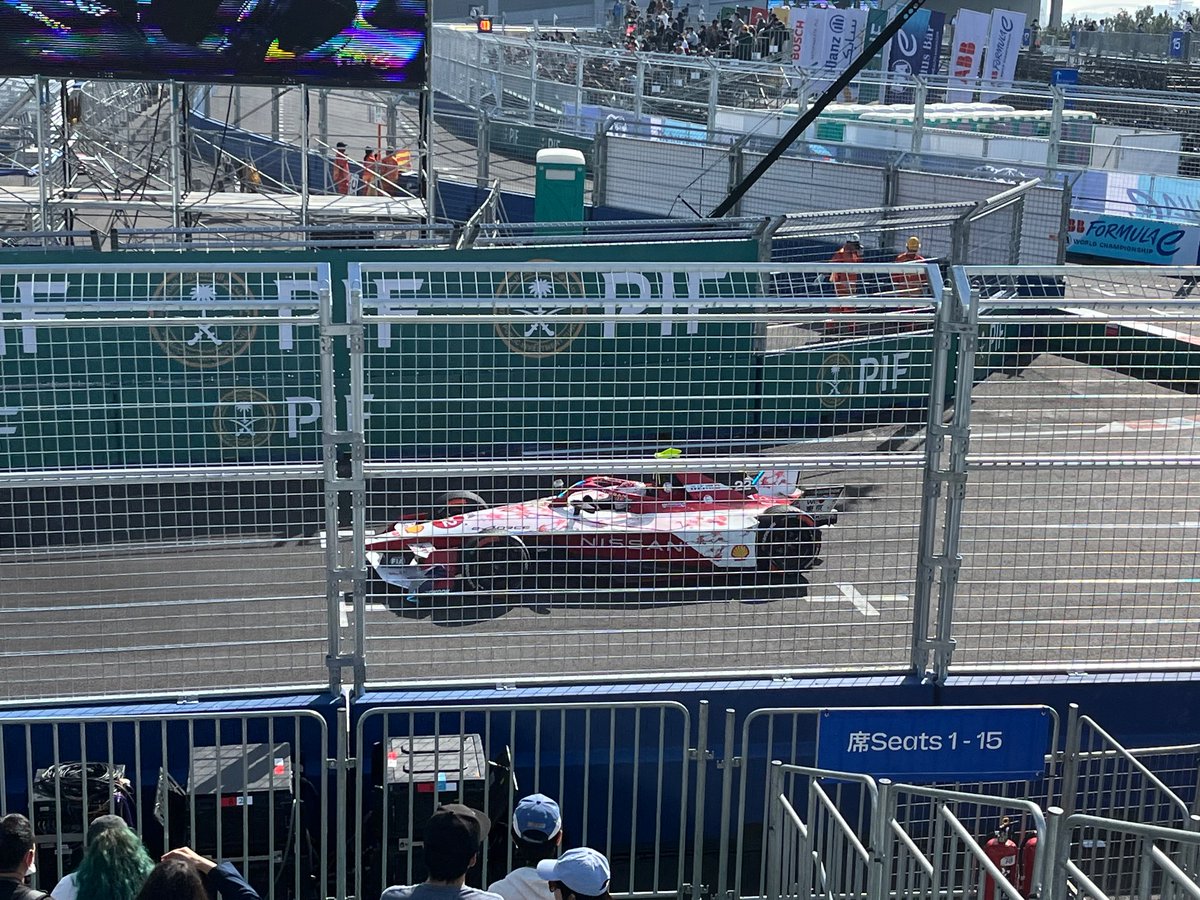 CraigsCache's tweet photo. Does a 1.6mile street circuit count #shorttracksaturday ?
Some Saturday Afternoon(13h time difference) racing in the streets of Tokyo🏁 @FIAFormulaE
@ThePostman68 https://t.co/et7NFA61kz