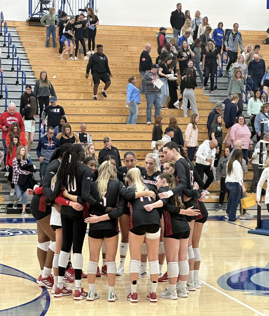 It was great to see <a href="/mollyurban7/">Molly Urban</a> and the Louisville Cardinals defeat Purdue in 5 sets tonight!