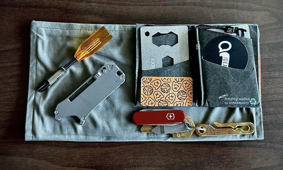 From the latest fashionable material to vintage gear, Robi built a kit that spans generations while keeping a compact profile. And with a few multi-tools in tow, it punches well above its weight class. bit.ly/3xizQBO