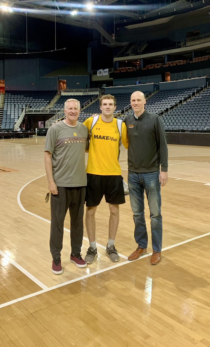 Four 3’s & Lots of Smiles for @drewblair8 Making @UMDBulldogs Proud! #AllAmerican #BulldogCountry @blaircub20 @UMDBulldogMBB