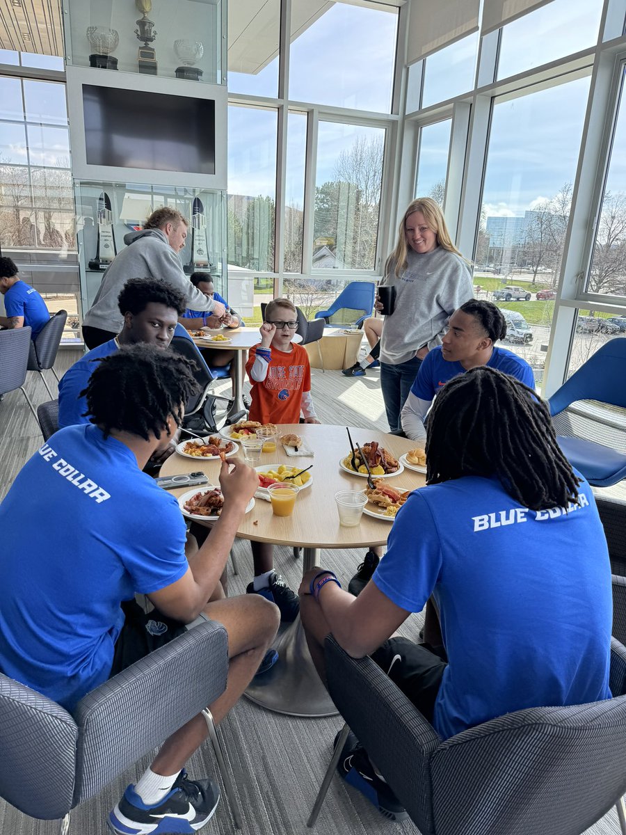BroncoSportsFB's tweet photo. Huge thanks to Team IMPACT signee Weston Derrick for surprising our guys with donuts this morning! 🍩🏈

#BleedBlue | #BuiltDifferent https://t.co/lXHuA2HU6i