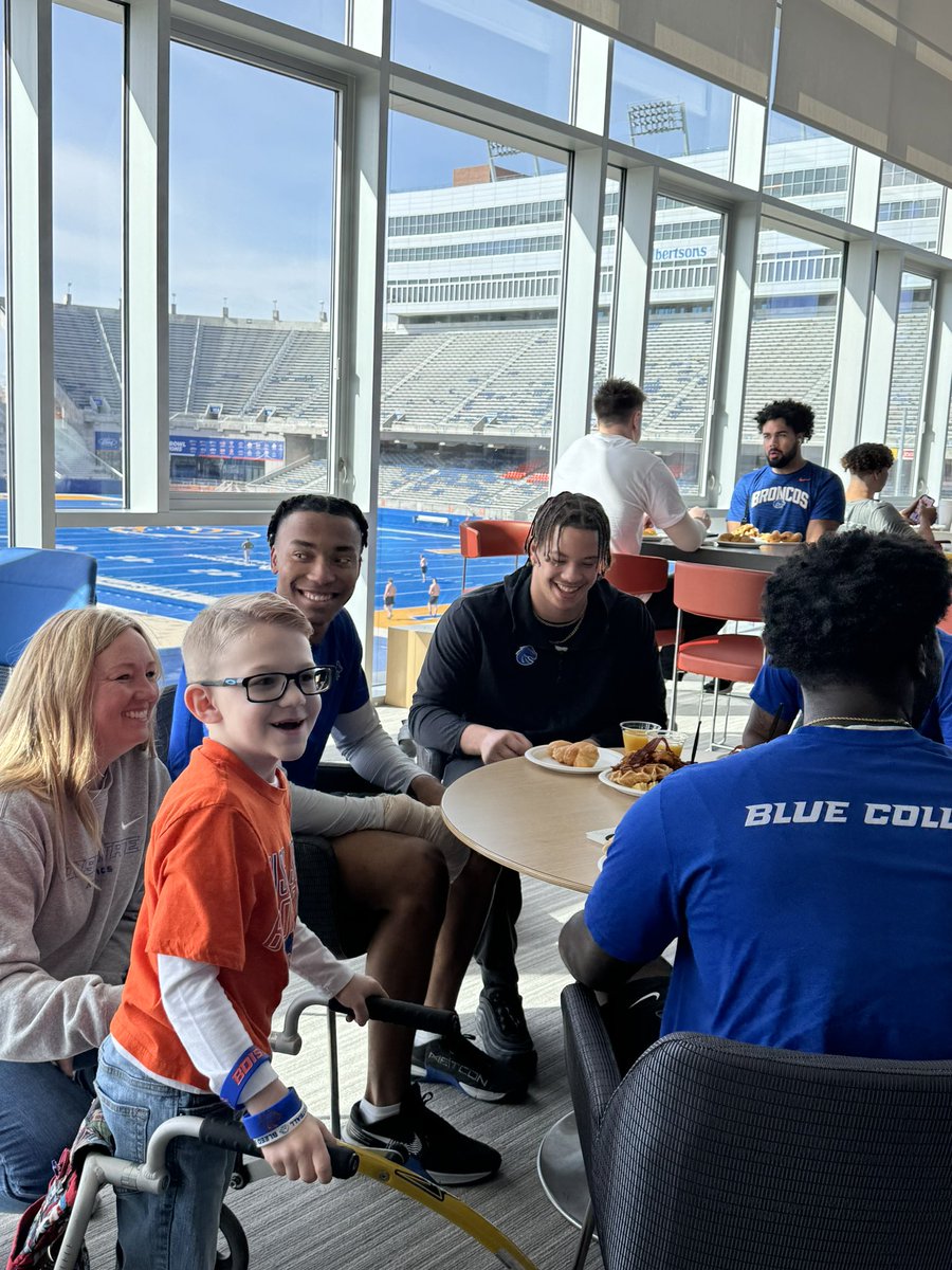 BroncoSportsFB's tweet photo. Huge thanks to Team IMPACT signee Weston Derrick for surprising our guys with donuts this morning! 🍩🏈

#BleedBlue | #BuiltDifferent https://t.co/lXHuA2HU6i