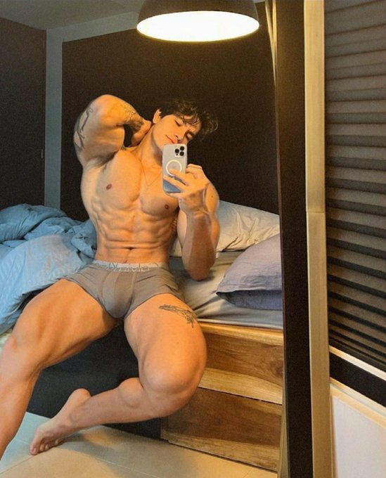 Y/C recieving a text from Andrew, along with a picture of him freshly woken up, yet seems like the stud immediately wanted their attention~

📱: "Morning~ get over here, I need your company. No buts, no excuses~"