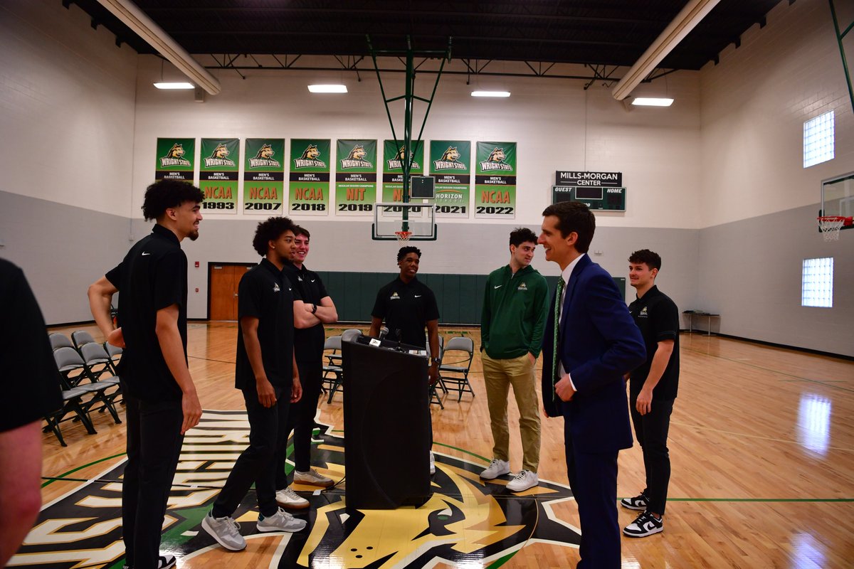 Wright State Men’s Basketball (@wsu_mbb) on Twitter photo 𝐓𝐡𝐢𝐬 𝐢𝐬 𝐚 𝐏𝐥𝐚𝐲𝐞𝐫'𝐬 𝐏𝐫𝐨𝐠𝐫𝐚𝐦. 🐺
🗣 "This right here speaks louder than any words I can give... These last 48 hours have been so special because I know you guys have my back." - Head Coach <a href="/cbsargent10/">Clint Sargent</a>.
#RaiderUP | #RaiderFamily 𝐓𝐡𝐢𝐬 𝐢𝐬 𝐚 𝐏𝐥𝐚𝐲𝐞𝐫'𝐬 𝐏𝐫𝐨𝐠𝐫𝐚𝐦. 🐺
🗣 "This right here speaks louder than any words I can give... These last 48 hours have been so special because I know you guys have my back." - Head Coach <a href="/cbsargent10/">Clint Sargent</a>.
#RaiderUP | #RaiderFamily